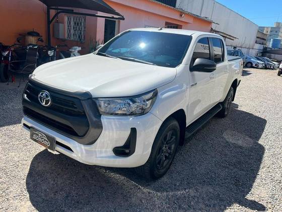 TOYOTA HILUX 2.8 D-4D TURBO DIESEL CD SR 4X4 AUTOMÁTICO TOYOTA HILUX 2.8 D-4D TURBO DIESEL CD SR 4X4 AUTOMÁTICO